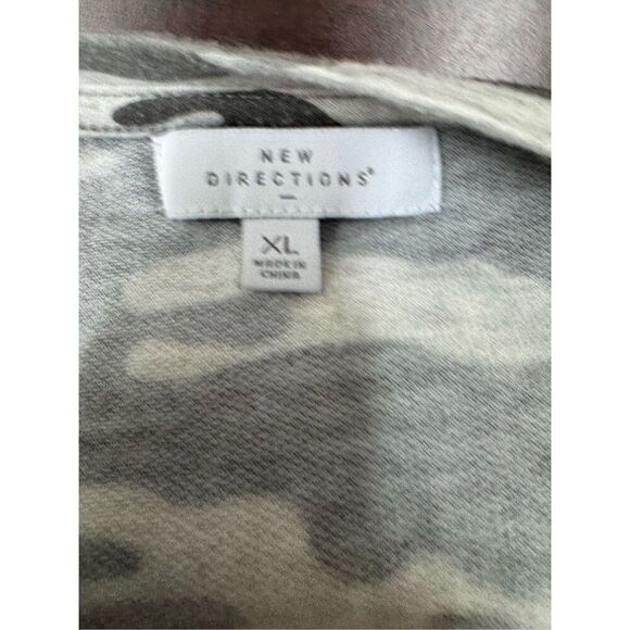 New Directions Grey Camo Long Sleeve Pullover Size X-Large - Picture 4 of 6